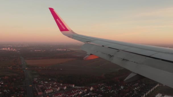 Berlim Alemanha Por Volta 2022 Vista Aterrissagem Janela Avião Wizzair — Vídeo de Stock