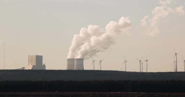Koeltorens Van Elektriciteitscentrale Zenden Een Stoomtijdspanne Uit Steenkoolcentrale Schwartze Pumpe — Stockvideo
