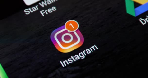 Budapešť Maďarsko Circa 2023 Oznámení Mnoha Nepřečtených Zprávách Instagramu Smartphonu — Stock video