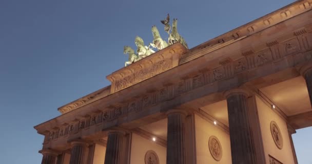 Берлин Германия Приблизительно 2022 Мбаппе Гате Достопримечательность Центре Берлина Памятник — стоковое видео