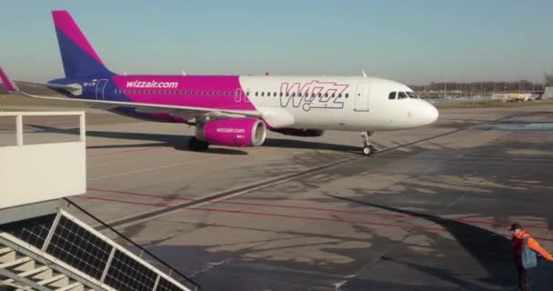 Eindhoven Netherlands Circa 2023 Wizzair Airbus A320飞机在Eindhoven国际机场停留 — 图库视频影像