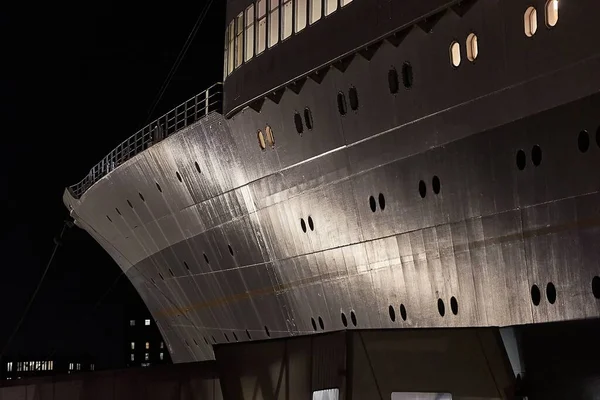 Altes Kreuzfahrtschiff Legt Nachts Kai — Stockfoto