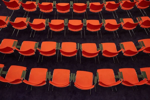 Reihenweise Stühle Einem Kleinen Theater Oder Kino — Stockfoto
