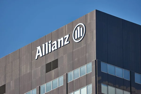 荷兰鹿特丹 约2023年 德国跨国金融服务和保险公司Allianz的办公楼 — 图库照片