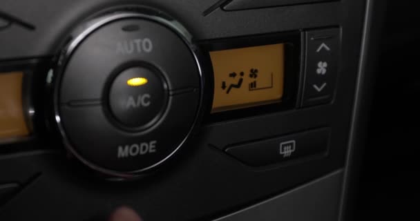 車のエアコンパネル 空気の流れの方向とファン速度を変更 — ストック動画