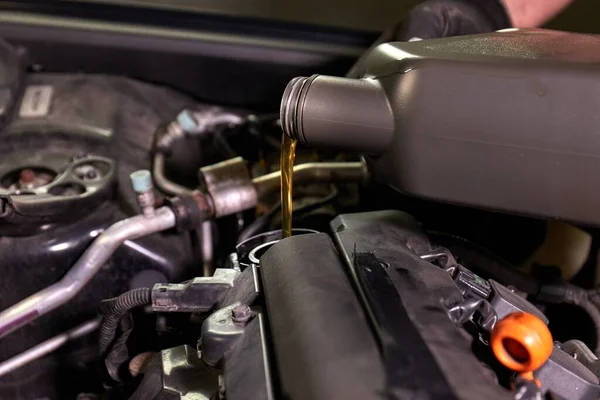 Ölwechsel Einem Auto Mit Benzinmotor Motoröl Ersatzzeit — Stockfoto