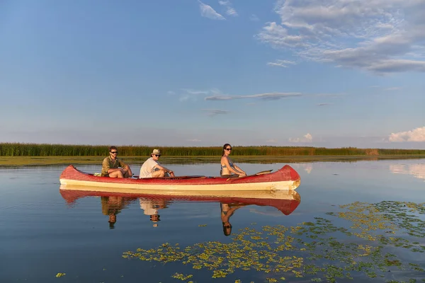 햇살에 카누를 헝가리의 — 스톡 사진