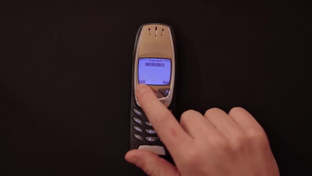 Stoppuhr Funktion Auf Einem Alten Handy Starten — Stockvideo