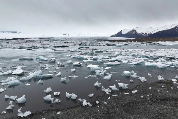 Παγωμένη Λίμνη Στην Ισλανδία Jokulsarlon Παγόβουνα Επιπλέουν Στη Λιμνοθάλασσα Παγετώνα — Φωτογραφία Αρχείου