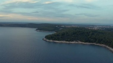 Hırvat deniz kıyıları akşam Premanture, Cape Kamenjak 'ta hava manzaralı