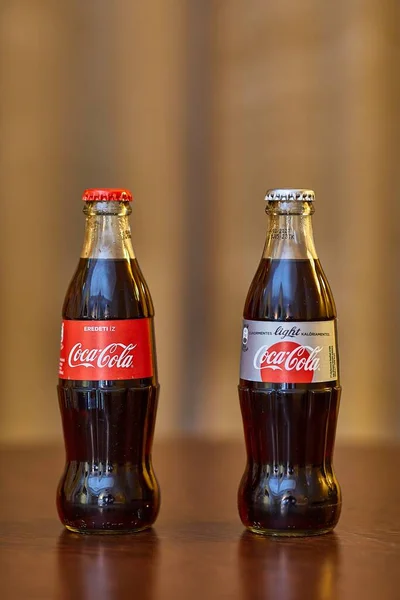 Budapest Hungria Dezembro 2019 Garrafas Refrigerante Carbonatado Coca Cola Uma — Fotografia de Stock