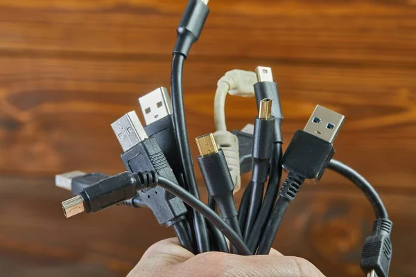 Cables Usb Racimo Sostenido Mano Diferentes Tipos —  Fotos de Stock