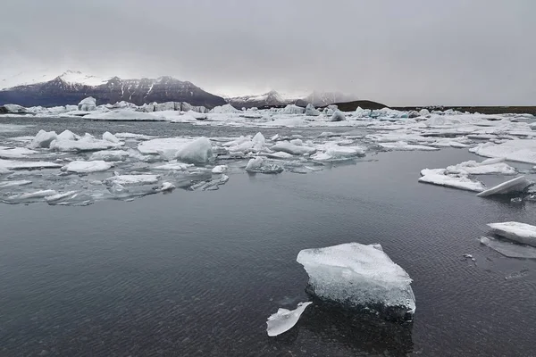 Lago Glaciale Jokulsarlon Lagoon Islanda Blocchi Iceberg Tempo Nuvoloso — Foto Stock