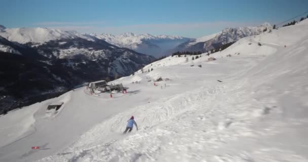 Sciare Sulle Alpi Seguire Sparo Con Gimbal — Video Stock