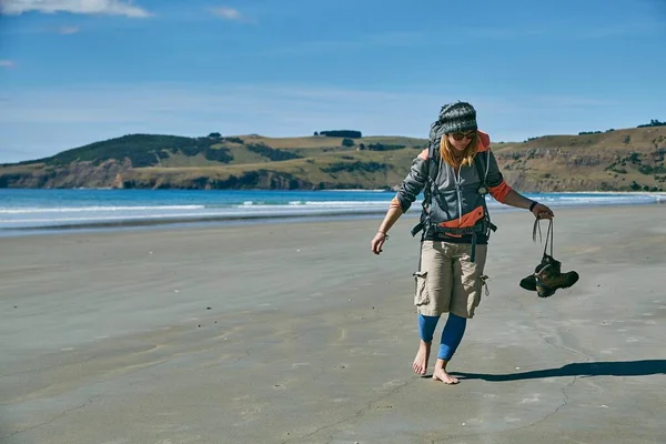 Woman Hiking Backpack Arriving Sandy Beach New Zealand Taking Boots — Stock Photo, Image