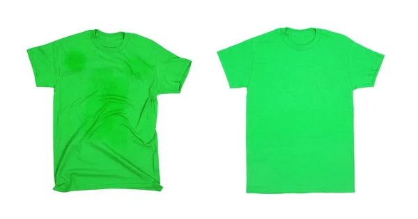 Camisetas Verdes Aisladas Sobre Fondo Blanco Una Plana Una Arrugada — Foto de Stock