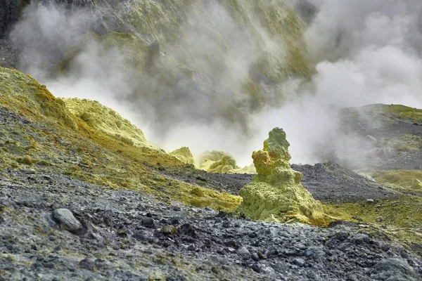 Yeni Zelanda Daki Beyaz Ada Volkanik Manzarası Sülfürik Dumanlar Yükseliyor — Stok fotoğraf