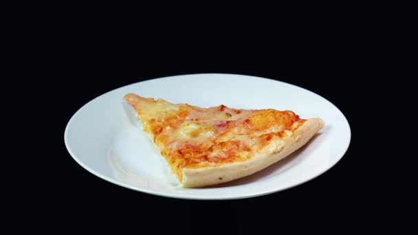 Pizza Skiva Snurrar Plattan Baksida Bakgrund Fryst Pizza Beredd Spinning — Stockvideo