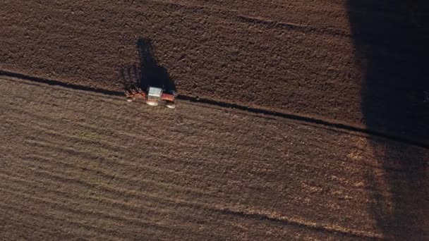 질하는 트랙터 농업을 무인기 — 비디오