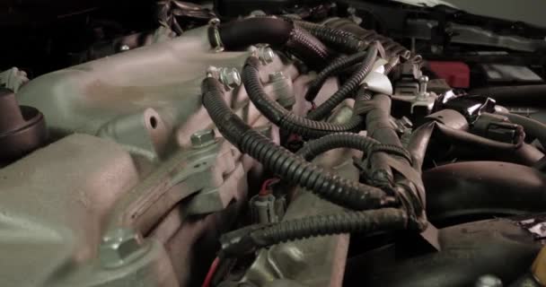 机舱内汽车引擎探头宏透镜的细节 — 图库视频影像