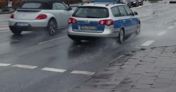 Rostock Almanya Ekim 2021 Şiddetli Yağmurdan Sonra Birikintiler Şehir Caddesinde — Stok video