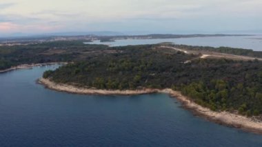 Hırvat deniz kıyıları akşam Premanture, Cape Kamenjak 'ta hava manzaralı