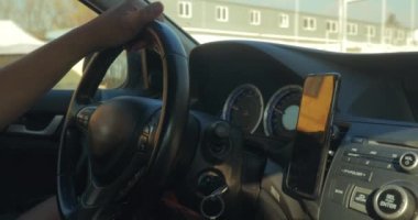 # Araba kullanırken # # Eller direksiyonda #