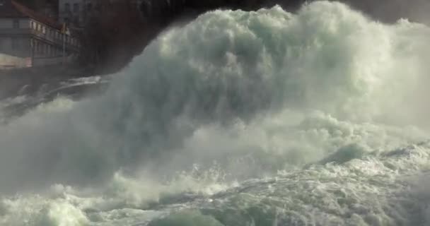 瑞士的莱茵河瀑布 欧洲最高的流量 沙夫豪森 慢速流动的水爆炸 — 图库视频影像
