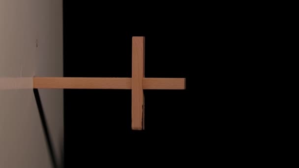 Полум Палаючому Хресті Палає Вночі Загоряється Вогні Підходить Вертикального Відео — стокове відео