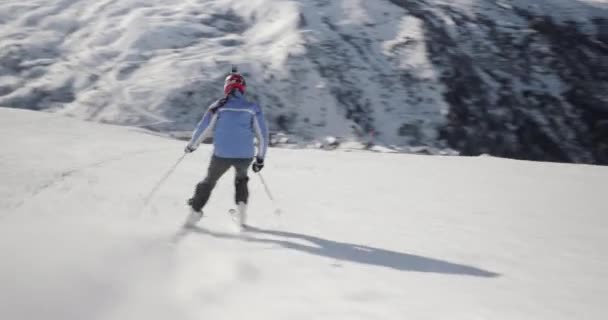 Skidåkning Alperna Följ Skott Med Gimbal Och Full Bildkamera Snurra — Stockvideo