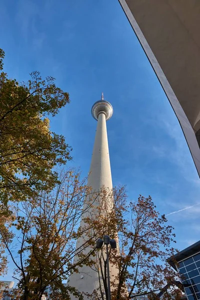 Groot Toren Gebouw Het Midden Van Berlijn Duitsland — Stockfoto