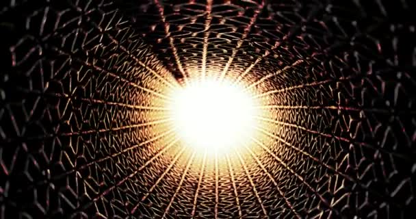 未来主义管结构 凸起的金属网管 照相机穿过结构 隧道尽头的光 温暖的光芒 明亮的星光 — 图库视频影像