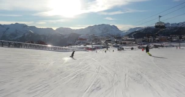 Skipiste Franse Alpen Uitzicht Ski Pov Veel Mensen Het Populaire — Stockvideo