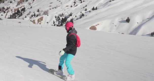 Snowboarding Szybko Alpach Kąt Następnie Strzał Gimbal Full Frame Aparatu — Wideo stockowe