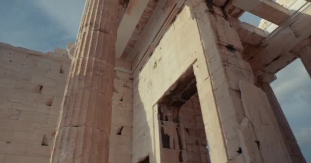 雅典雅典卫城的古代柱子 古希腊文明的地标 — 图库视频影像