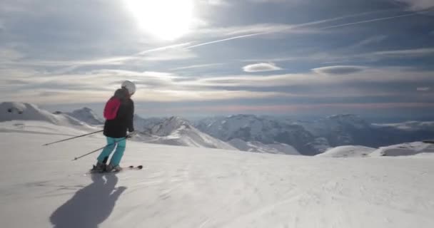 Skifahren Den Alpen Action Follow Shot Mit Gimbal Und Vollformat — Stockvideo