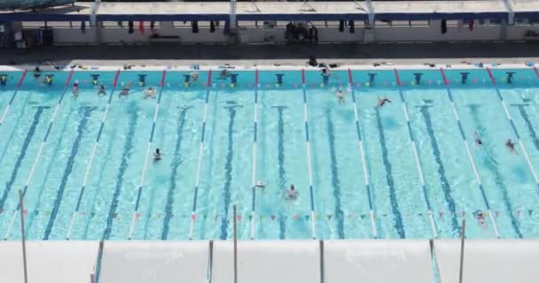 Atina Yunanistan Nisan 2023 Nsanlarla Açık Yüzme Havuzu — Stok video