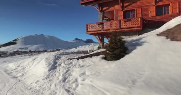 Fransız Alplerinde Kayak Yamacı Alpe Dhuez Konaklamak Için Ahşap Kiremitlerin — Stok video