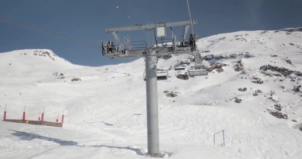 Skilift Alpen Valmeinier Frankrijk Beklimmende Besneeuwde Berg — Stockvideo