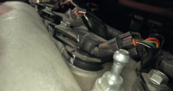 プローブ レンズ スパーク プラグ Fps の映像が付いている車のエンジンの細部 — ストック動画