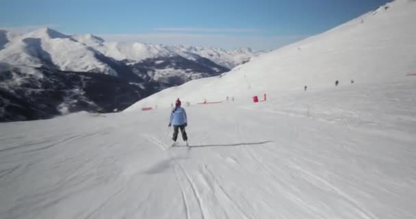 Skidåkning Alperna Följ Skott Med Gimbal Och Full Frame Kamera — Stockvideo