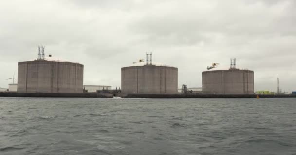 Gáztároló Silók Rotterdam Kikötőjében Cseppfolyósított Földgáz Energiatároló Olajterminál — Stock videók