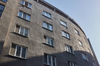 Eski bir apartmanın detayları, Doğu Avrupa 'daki eski apartmanlar, ucuz daireler.