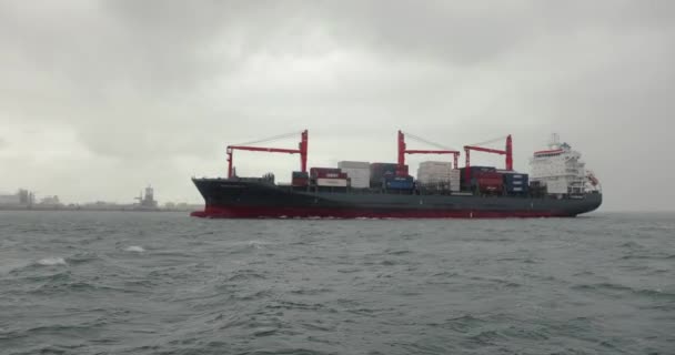 Rotterdam Nederländerna September 2023 Containerfartyg Som Seglar Rotterdams Hamn Nära — Stockvideo