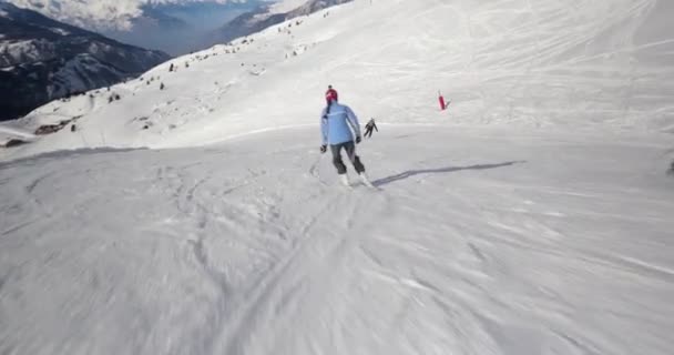 Skidåkning Alperna Följ Skott Med Gimbal — Stockvideo