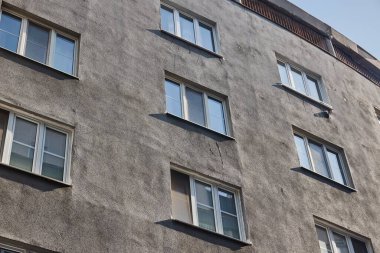 Eski bir apartmanın ayrıntıları, Doğu Avrupa 'daki apartmanlar, ucuz daireler.