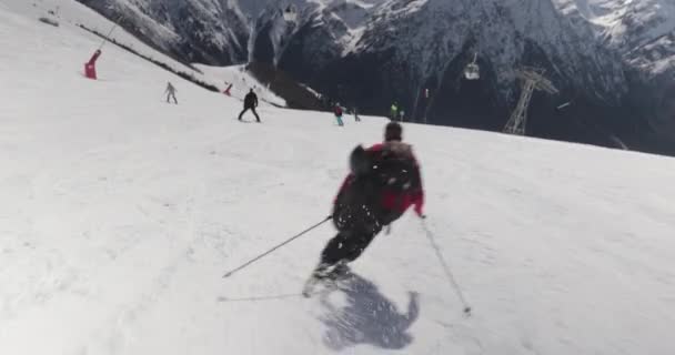 Esquiar Los Alpes Descender Casual Seguir Toma Cámara Full Frame — Vídeos de Stock