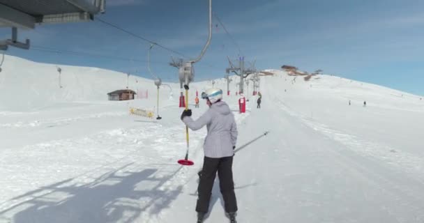 Met Behulp Van Skilift Wintersport Chmrousse Frankrijk Trekken Skilift 60P — Stockvideo