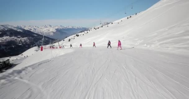 Vameinier France Circa 2023 Skiing Snowy Slope Alps Overtaking Group — Stock Video
