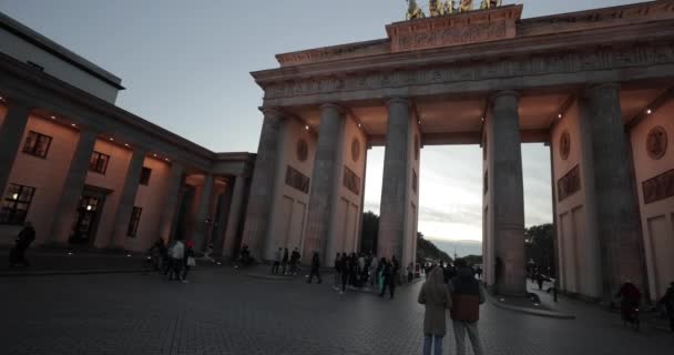 Berlín Alemania Octubre 2022 Puerta Brandeburgo Hito Histórico Centro Berlín — Vídeo de stock